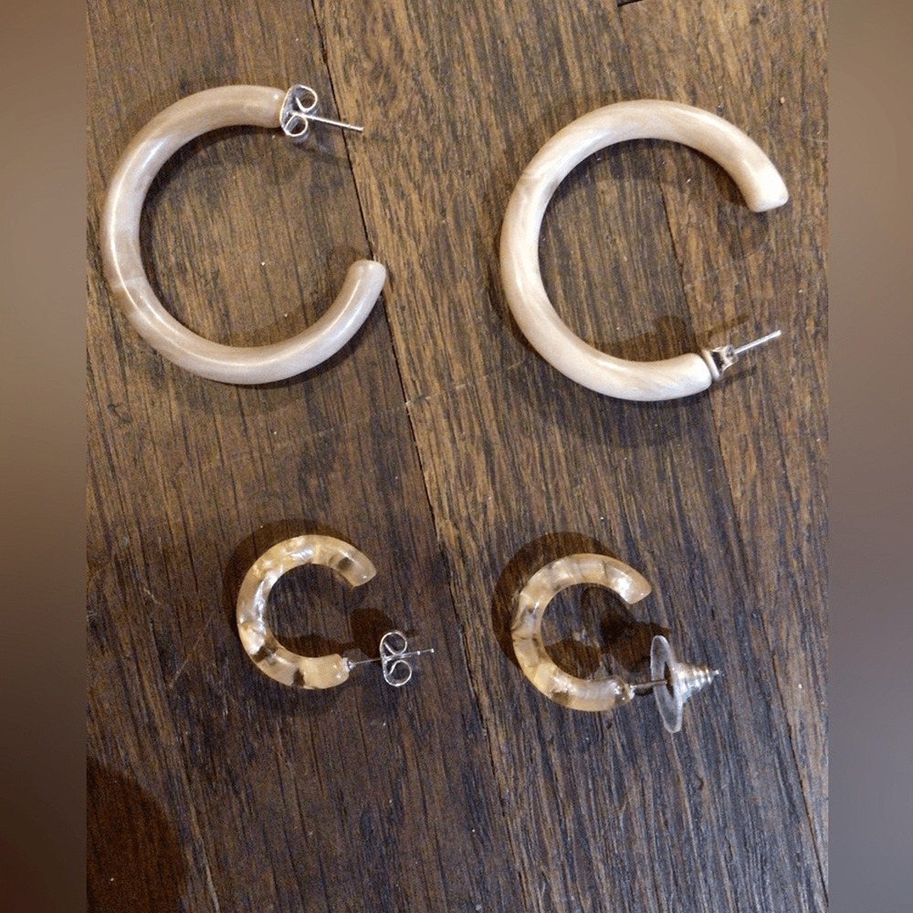 Free People rare Beige Hoop Earrings Set **read
